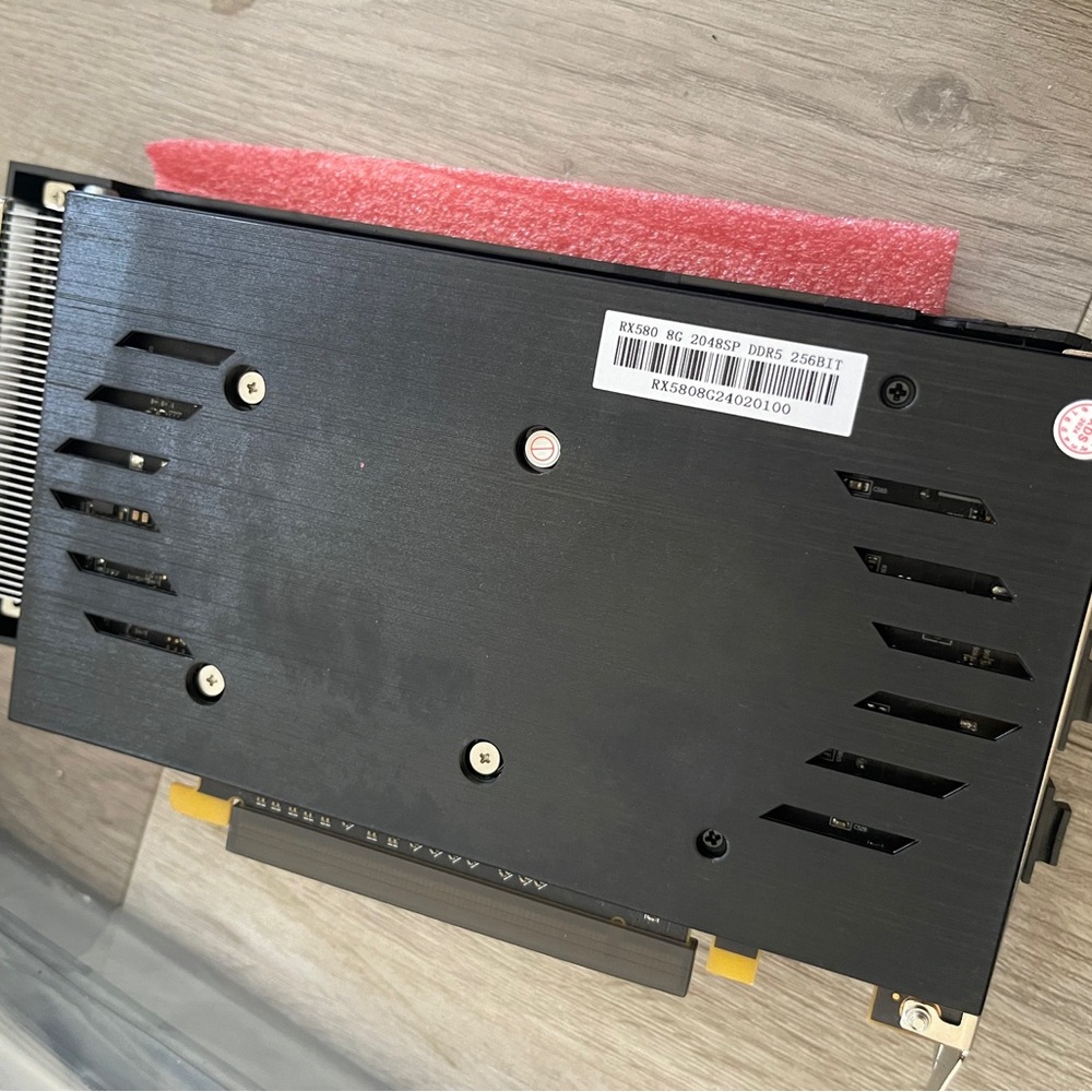 AMD GRAPHICS CARD - Picture 3 of 3